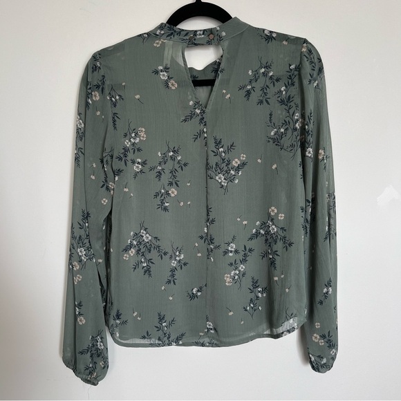 Gentle fawn / floral light weight long sleeve blouse with slip - Picture 7 of 10